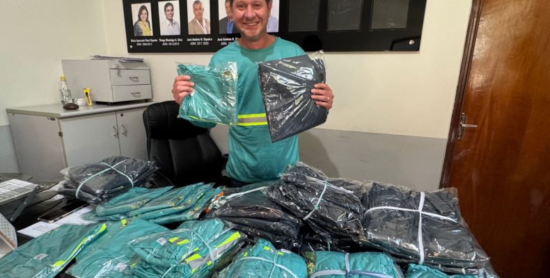 Prefeitura de Campo Alegre de Goiás realiza entrega de uniformes aos garis da limpeza pública