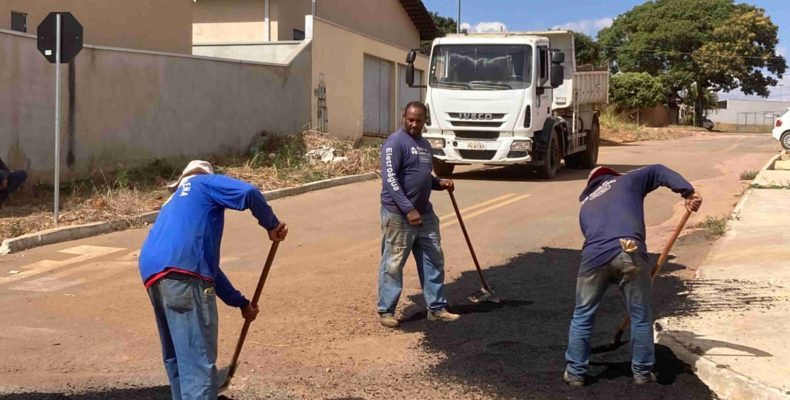 Prefeitura de Campo Alegre de Goiás intensifica tapa-buracos para melhorar trafegabilidade e segurança