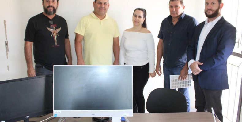 Prefeitura de Ouvidor esclarece denúncia de suposto desvio de computadores