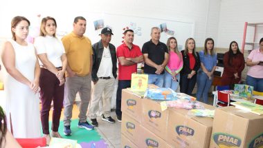 Secretaria de Educação de Ouvidor realiza doação de livros de literatura infantil à Escola Municipal Dácio Amorim Fonseca