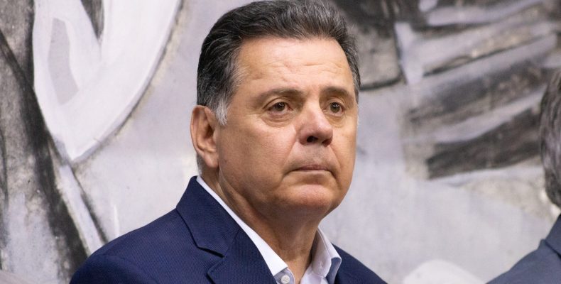 Associação de ex-prefeitos avalia bancar candidatura de Marconi ao governo