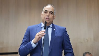 Mesa Diretora empossa como deputado estadual o suplente Luiz Sampaio, do Solidariedade, na vaga de Cristiano Galindo