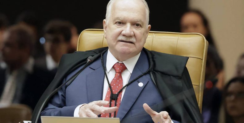 Edson Fachin assume STF e promete reduzir tensão política com defesa de autocontenção