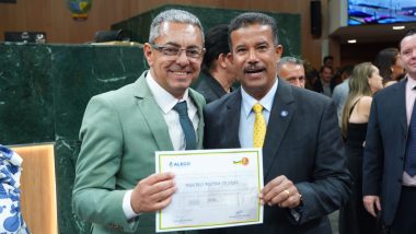 Prefeito Marcelo Paiva é homenageado com o título Dia do Turismólogo na ALEGO