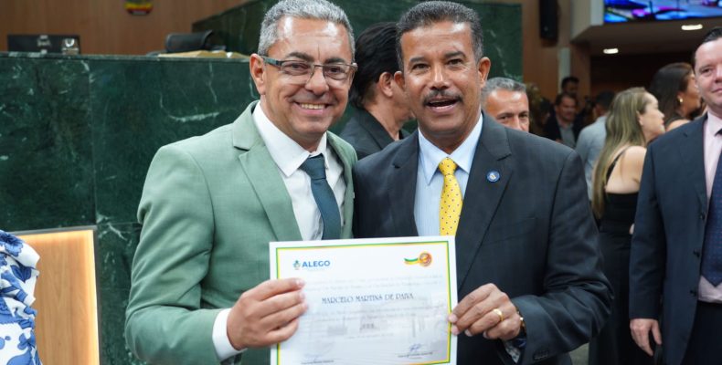 Prefeito Marcelo Paiva é homenageado com o título Dia do Turismólogo na ALEGO