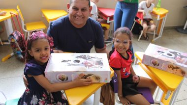 Ouvidor celebra Dia das Crianças com distribuição de brinquedos e investimentos em educação; cidade ganha novo bosque na semana de aniversário