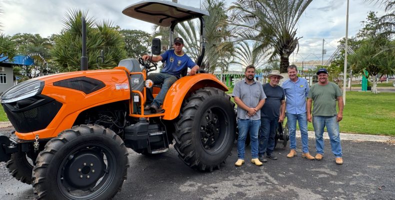 Prefeitura de Campo Alegre recebe trator e equipamentos agrícolas para fortalecer a produção rural