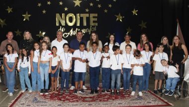 Ouvidor: Emoção e conhecimento marcam noite de autógrafos dos alunos do terceiro ano da Escola Municipal Professora “Ediene da Silva Dias”