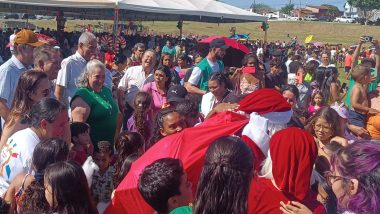 Sábado de Natal em Catalão: Governo de Goiás e OVG distribuem brinquedos em ação solidária