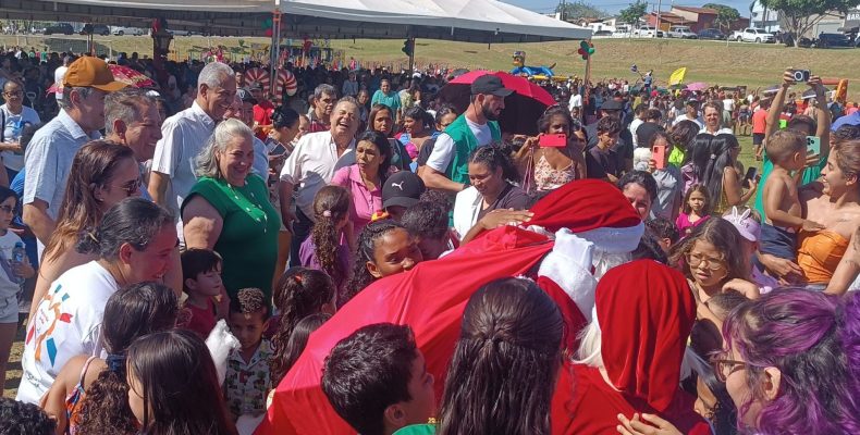 Sábado de Natal em Catalão: Governo de Goiás e OVG distribuem brinquedos em ação solidária