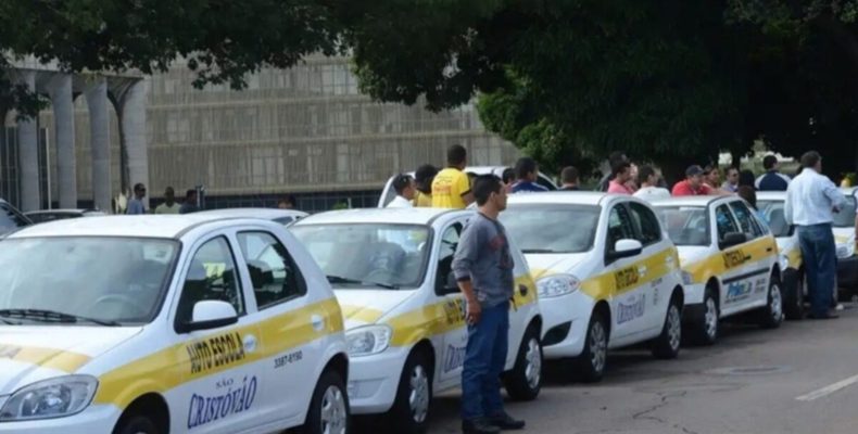 Carteira de motorista: Governo Lula deve exigir 2 horas de aula prática para emissão de CNH