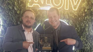 Prefeito Douglas Sertório é homenageado no Prêmio Personalidades Brasileiras 2025 com o Troféu Maguito Vilela