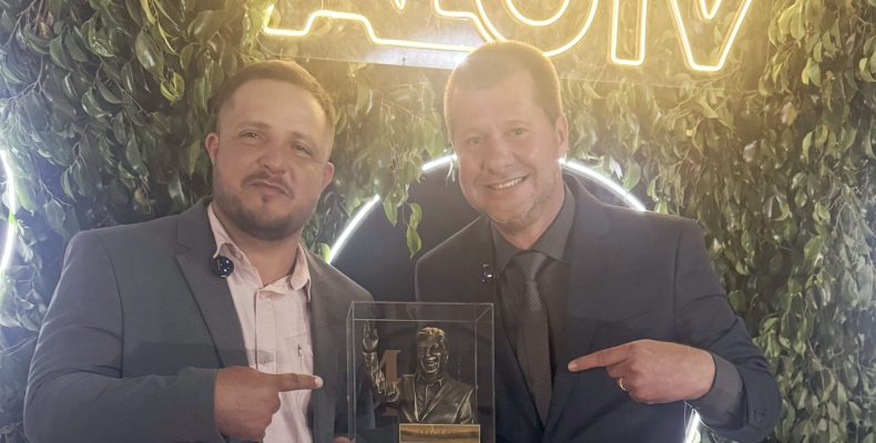 Prefeito Douglas Sertório é homenageado no Prêmio Personalidades Brasileiras 2025 com o Troféu Maguito Vilela
