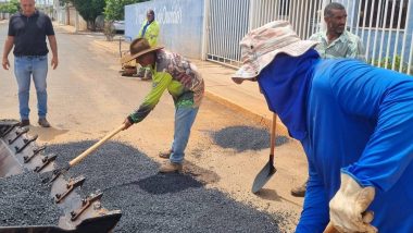 Operação Tapa-Buraco reforça infraestrutura viária em Ouvidor e conta com acompanhamento de perto do vice-prefeito Nelci Cândido
