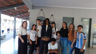 Pequenas Ações, Grandes Transformações: Estudantes recuperam nascente urbana com a técnica de muvuca de sementes