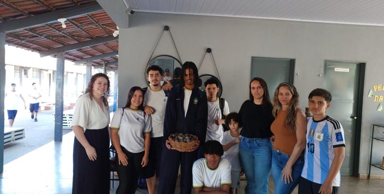 Pequenas Ações, Grandes Transformações: Estudantes recuperam nascente urbana com a técnica de muvuca de sementes