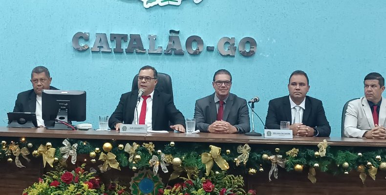 Câmara realiza noite de homenagens e entrega título de cidadão Catalano