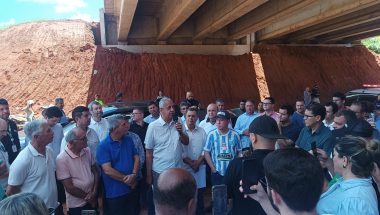 Com apoio de multidão, José Nelto e Velomar Rios endurecem discurso contra problemas no Viaduto do Pontal Norte