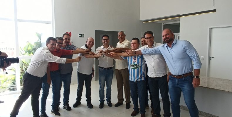 Prefeitura de Catalão entrega Hospital Regional à UFCat e oficializa federalização da unidade