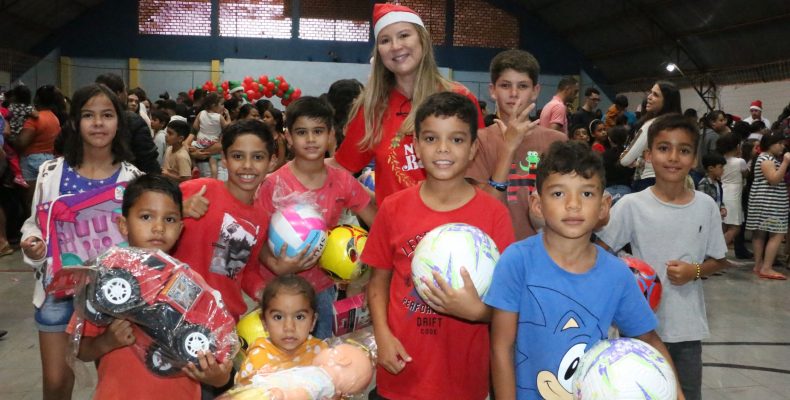 Prefeitura e OVG distribuem mais de 2 mil brinquedos em Campo Alegre de Goiás