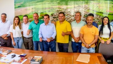 Encontro em Ouvidor reúne autoridades para tratar de energia pública e verba para programas municipais