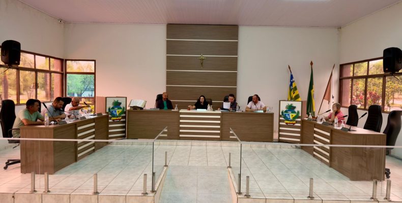 Câmara Municipal de Ouvidor realiza 1ª Sessão Extraordinária de 2026 e aprova três Projetos de Lei