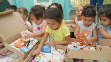 Prefeitura de Catalão finaliza entrega de 5 mil kits escolares em parceria com o Governo de Goiás