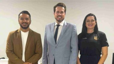 Ouvidor moderniza serviços públicos e passa a emitir Carteiras de Identidade no município