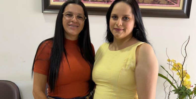 Vereadora Juliana Alves homenageia mulheres do Legislativo Municipal de Ouvidor 