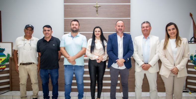 Sessão tranquila na Câmara de Ouvidor prioriza pedidos à administração e celebra mês da mulher