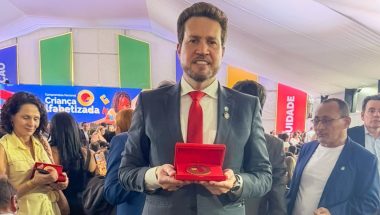 Tá na Mão! Ouvidor conquista Selo Ouro em cerimônia do MEC em Brasília