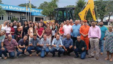 Campo Alegre de Goiás recebe retroescavadeira via emenda de R$ 495 mil