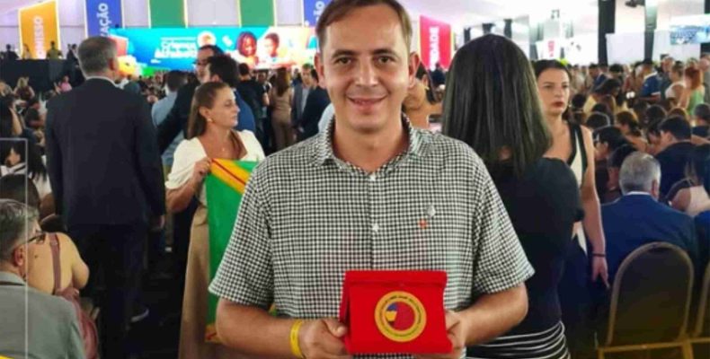 Educação de Davinópolis recebe Selo Ouro pelos esforços na alfabetização