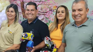 Prefeitura de Ouvidor distribui mais de mil ovos de Páscoa a alunos da rede municipal