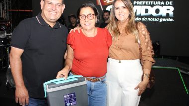 Ouvidor celebra Dia do Trabalhador com show de Felipe & Rodrigo e entrega de veículos à população