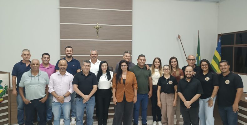 Câmara Municipal de Ouvidor realiza 9ª Sessão Ordinária da Legislatura