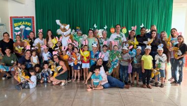 Prefeitura de Davinópolis entrega ovos de Páscoa a alunos da rede municipal