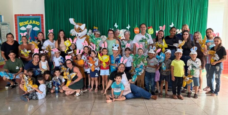 Prefeitura de Davinópolis entrega ovos de Páscoa a alunos da rede municipal