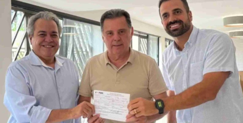 Ernesto Roller se filia ao PSDB em evento liderado por Marconi Perillo em Goiânia