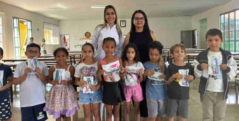 Saúde bucal ganha reforço nas escolas de Davinópolis com entrega de kits a estudantes
