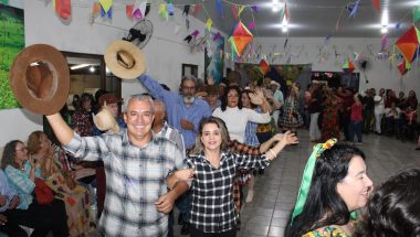 Centro de convivência celebra Festa Junina da 3ª Idade em Ouvidor