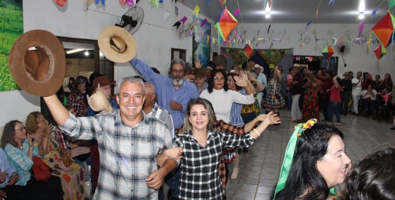 Centro de convivência celebra Festa Junina da 3ª Idade em Ouvidor