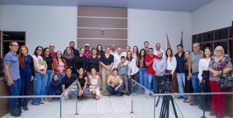 Vereadores de Ouvidor discutem políticas públicas e homenageiam legado de José Carlos Santana na 16ª sessão ordinária