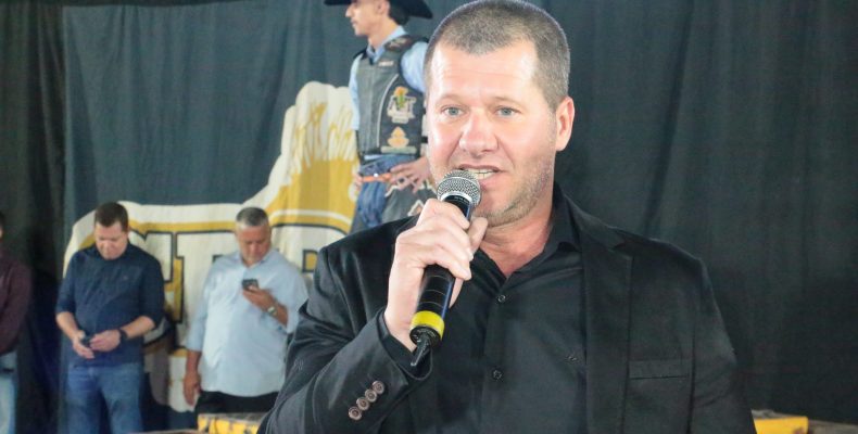Campo Alegre de Goiás: prefeito Douglas Sertório fala sobre gestão pós-festa ExpoCampo, investimentos e contas em dia