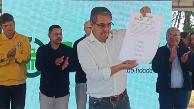 Marcelo Paiva assina ordem de serviço para modernização do aterro sanitário do CIMOSU