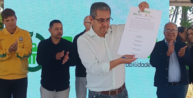 Marcelo Paiva assina ordem de serviço para modernização do aterro sanitário do CIMOSU