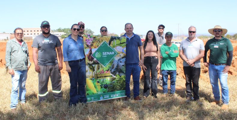 Qualificação e futuro: Prefeitura de Ouvidor encerra curso profissionalizante de retroescavadeira