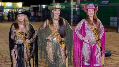 Ouvidor Rodeio Show reúne milhares de pessoas na abertura da 11ª edição com Cleyton & Romário