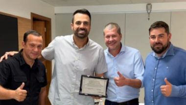 Prefeito Douglas Sertorio homenageia deputado Gustavo Sebba por parceria e recursos destinados a Campo Alegre