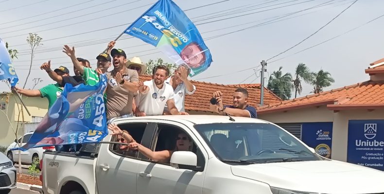 Bruno Peixoto participa de grande carreata e reúne centenas de apoiadores em Corumbaíba